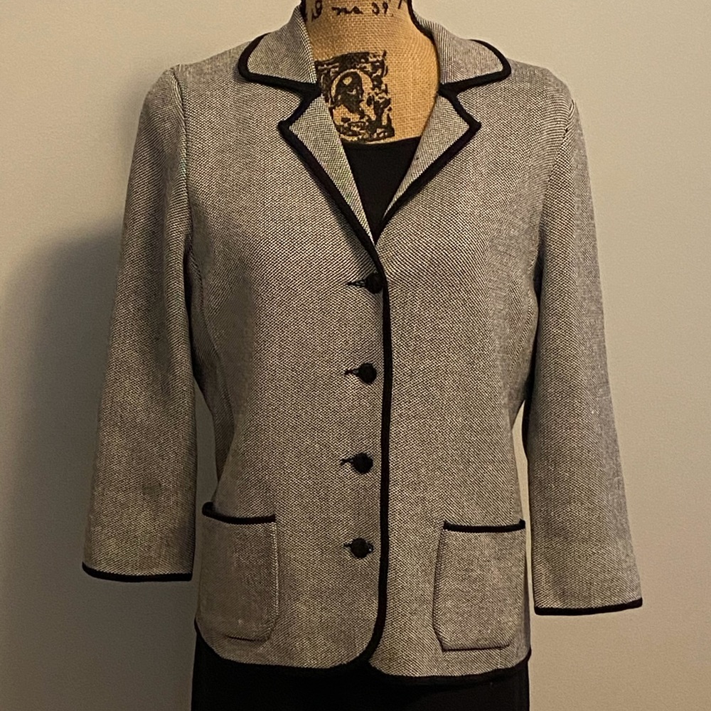 GREAT CONDITION!! Black/White Blazer